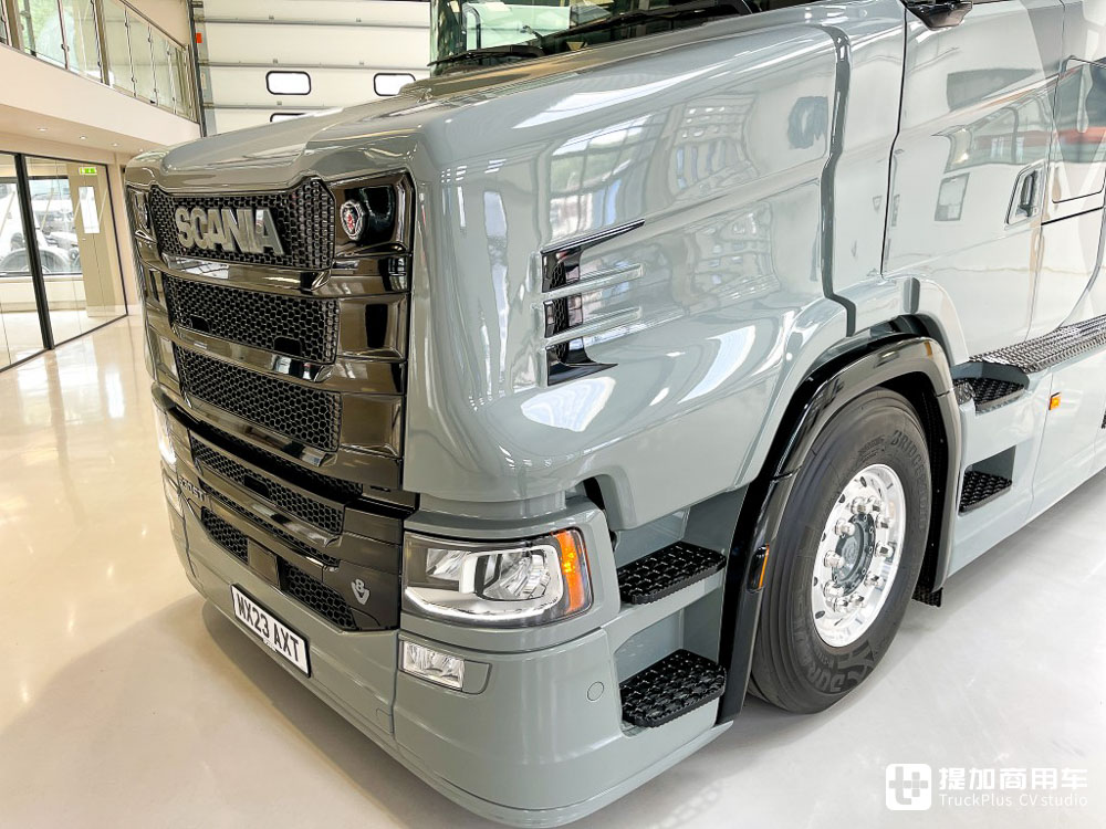 搭载V8发动机,平头卡车爆改长头单拖,荷兰Vlastuin改装厂打造的斯堪尼亚530ST实拍 - 第6张 - 提加商用车网 搭载V8发动机,平头卡车爆改长头单拖,荷兰Vlastuin改装厂打造的斯堪尼亚530ST实拍 - 第6张