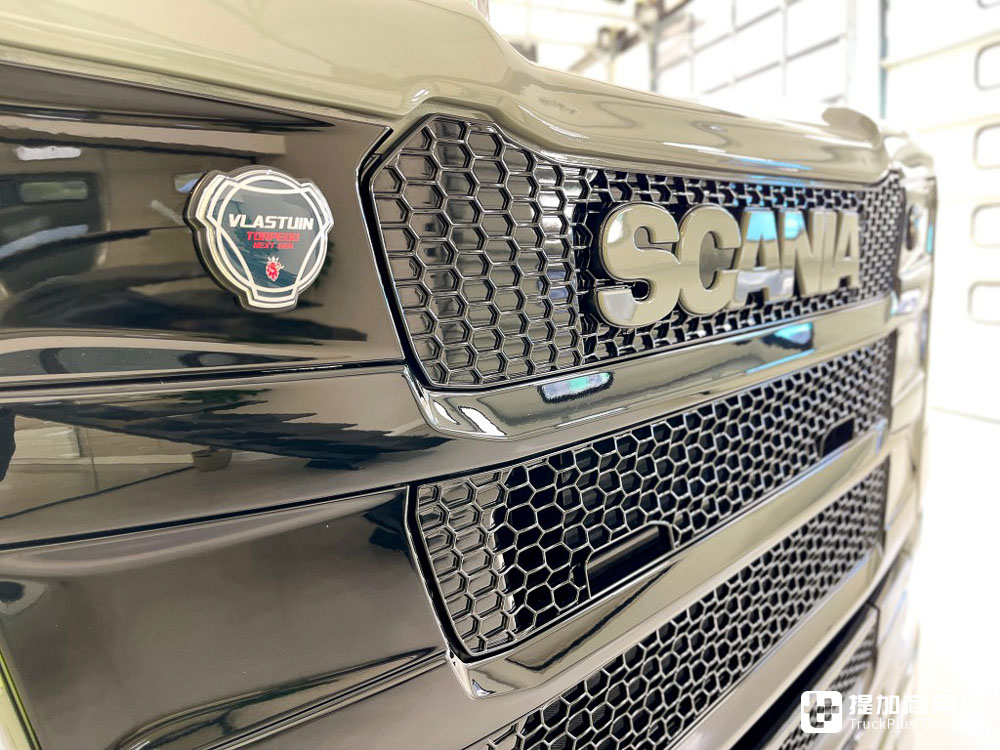 搭载V8发动机,平头卡车爆改长头单拖,荷兰Vlastuin改装厂打造的斯堪尼亚530ST实拍 - 第8张 - 提加商用车网 搭载V8发动机,平头卡车爆改长头单拖,荷兰Vlastuin改装厂打造的斯堪尼亚530ST实拍 - 第8张