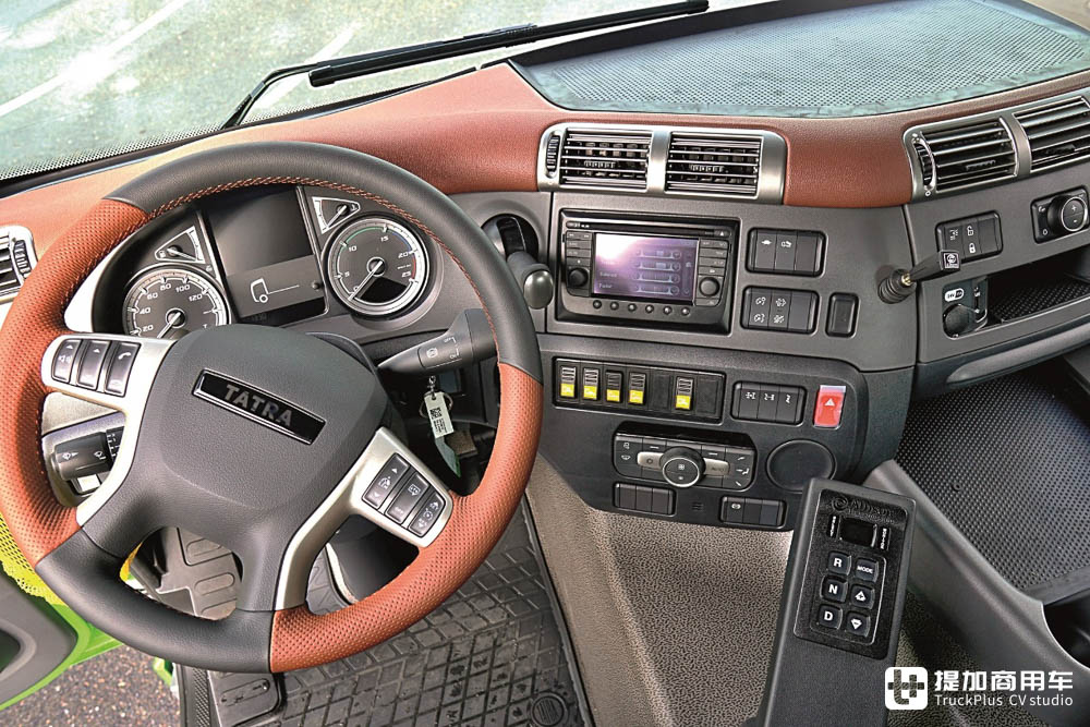 4x4全驱+超宽胎,替代拖拉机,太脱拉凤凰农用牵引车见过吗? - 第9张 - 提加商用车网 4x4全驱+超宽胎,替代拖拉机,太脱拉凤凰农用牵引车见过吗? - 第9张