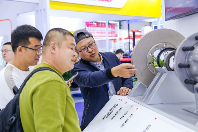 闪耀2023中国国际商用车展,康迈“从心出发 向新而行” - 第2张 - 提加商用车网 闪耀2023中国国际商用车展,康迈“从心出发 向新而行” - 第2张