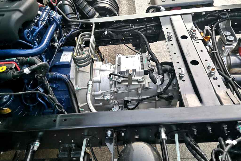 黑科技锤炼六大“钞”能力!中国重汽HOWO统帅8AT轻卡获媒体盛赞 - 第4张 - 提加商用车网 黑科技锤炼六大“钞”能力!中国重汽HOWO统帅8AT轻卡获媒体盛赞 - 第4张