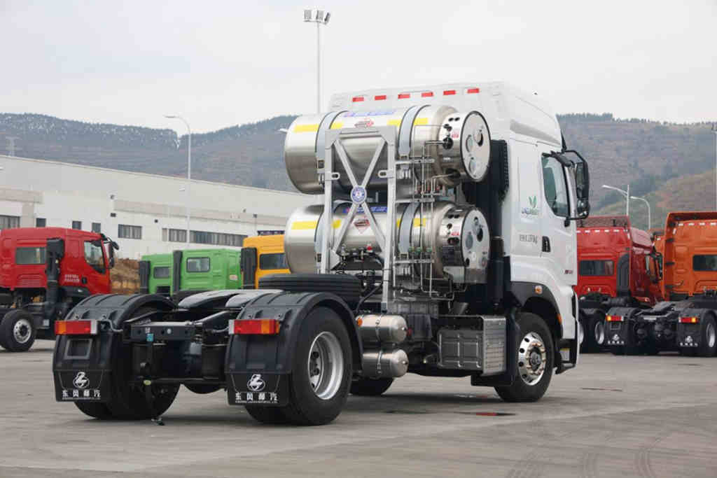 580大马力 势不可挡,乘龙H7 LNG牵引车开启高效快递新模式 - 第3张 - 提加商用车网 580大马力 势不可挡,乘龙H7 LNG牵引车开启高效快递新模式 - 第3张