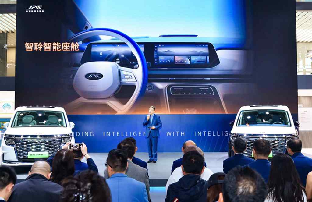 新国潮智能电混MPV,江淮瑞风RF8广州车展开启预售 - 第10张 - 提加商用车网 新国潮智能电混MPV,江淮瑞风RF8广州车展开启预售 - 第10张