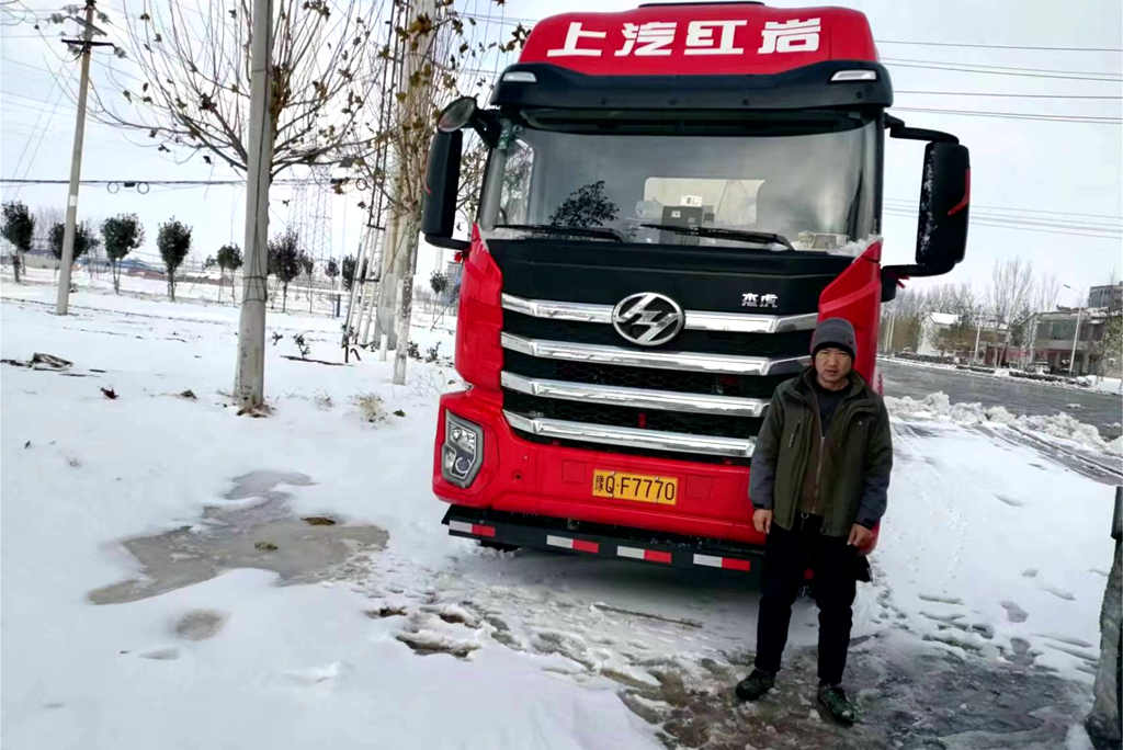 粉罐运输新选择红岩杰虎M10 河南用户表示：29个油开着真的省