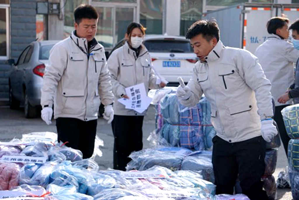 冲锋在抗震救灾第一线，东风商用车在行动