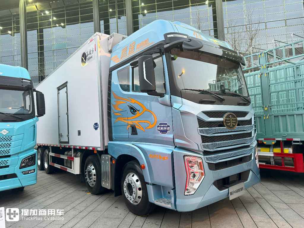 解放鹰途620马力的前四后八载货车亮相,实拍带你看配置有多强 - 第2张 - 提加商用车网 解放鹰途620马力的前四后八载货车亮相,实拍带你看配置有多强 - 第2张