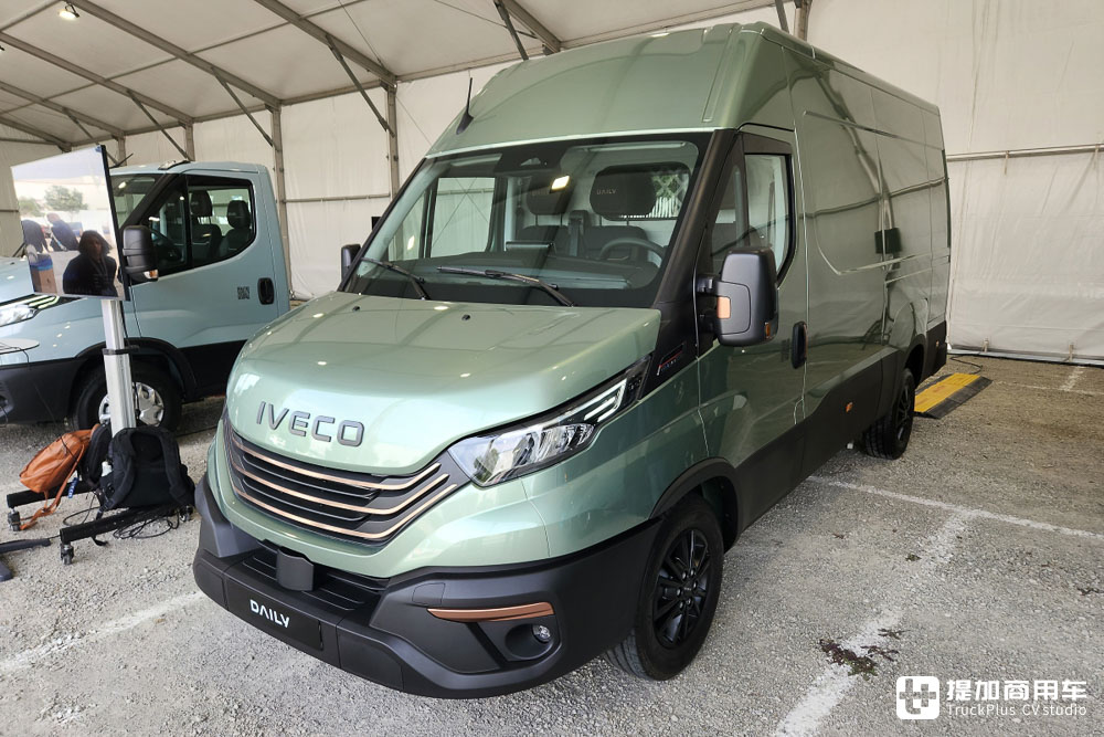 全新大屏内饰加持,智能安全水平大幅提升,带你看新一代依维柯Daily轻型商用车 - 第2张 - 提加商用车网 全新大屏内饰加持,智能安全水平大幅提升,带你看新一代依维柯Daily轻型商用车 - 第2张