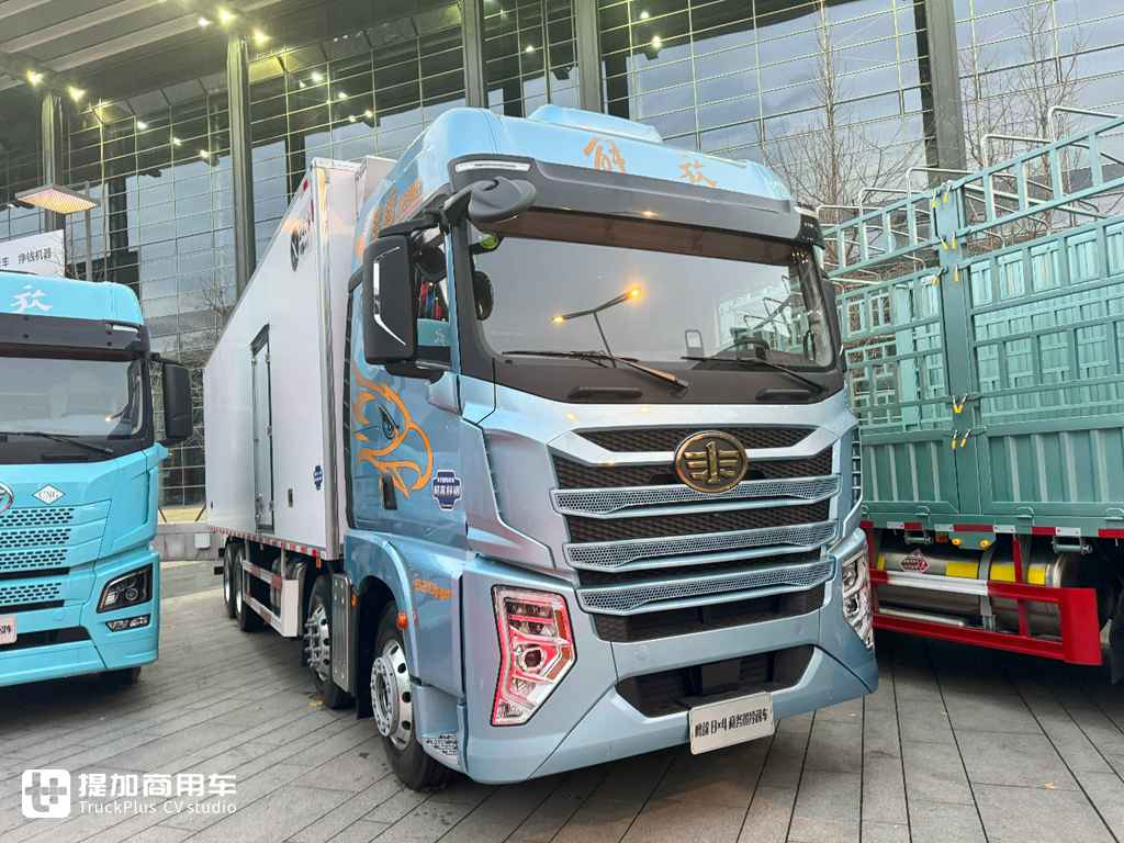 解放鹰途620马力的前四后八载货车亮相,实拍带你看配置有多强 - 第3张 - 提加商用车网 解放鹰途620马力的前四后八载货车亮相,实拍带你看配置有多强 - 第3张
