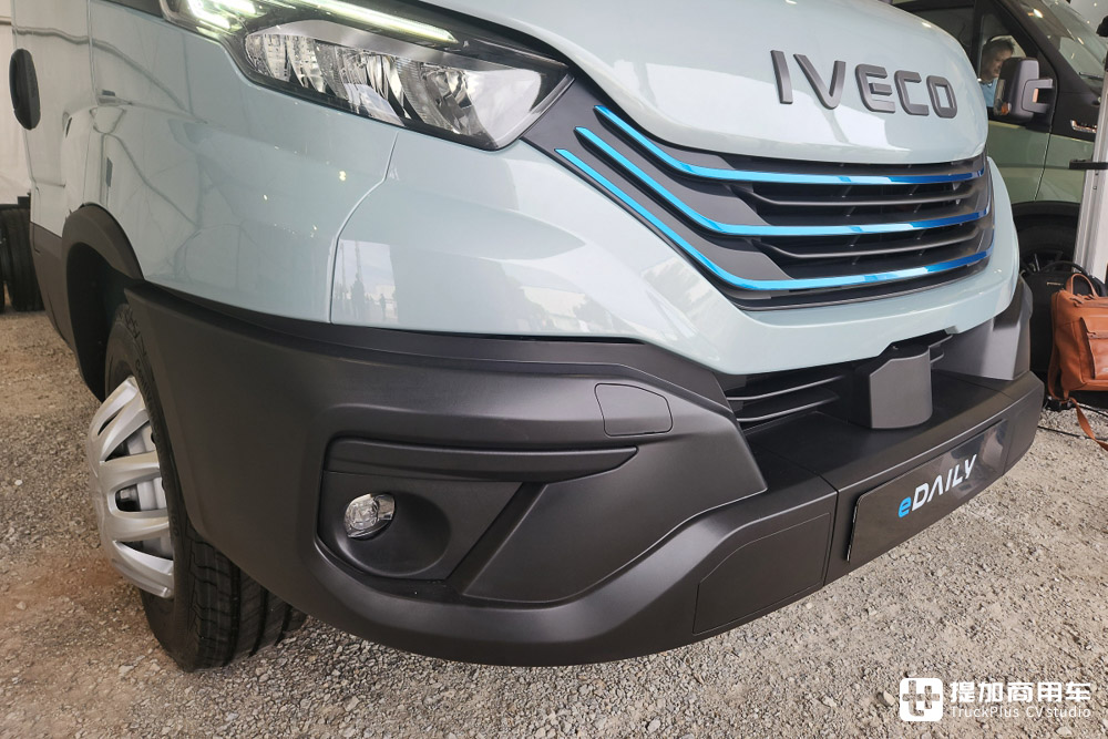 全新大屏内饰加持,智能安全水平大幅提升,带你看新一代依维柯Daily轻型商用车 - 第3张 - 提加商用车网 全新大屏内饰加持,智能安全水平大幅提升,带你看新一代依维柯Daily轻型商用车 - 第3张