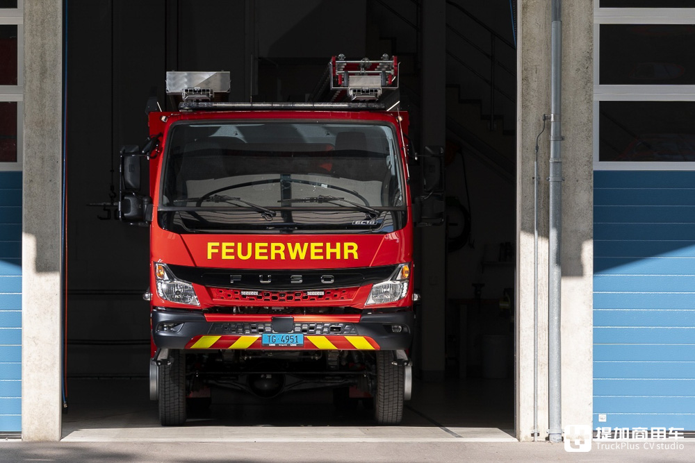 4x4全驱的日系轻卡,三菱Canter变身消防车 - 第4张 - 提加商用车网 4x4全驱的日系轻卡,三菱Canter变身消防车 - 第4张