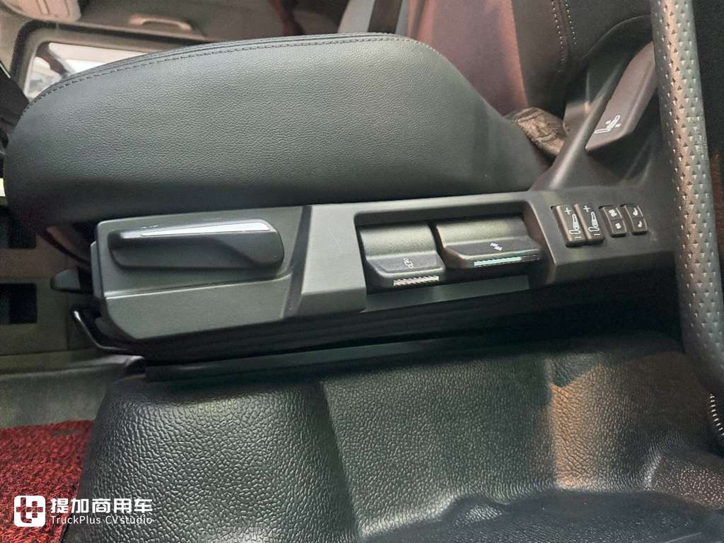 解放鹰途620马力的前四后八载货车亮相,实拍带你看配置有多强 - 第6张 - 提加商用车网 解放鹰途620马力的前四后八载货车亮相,实拍带你看配置有多强 - 第6张