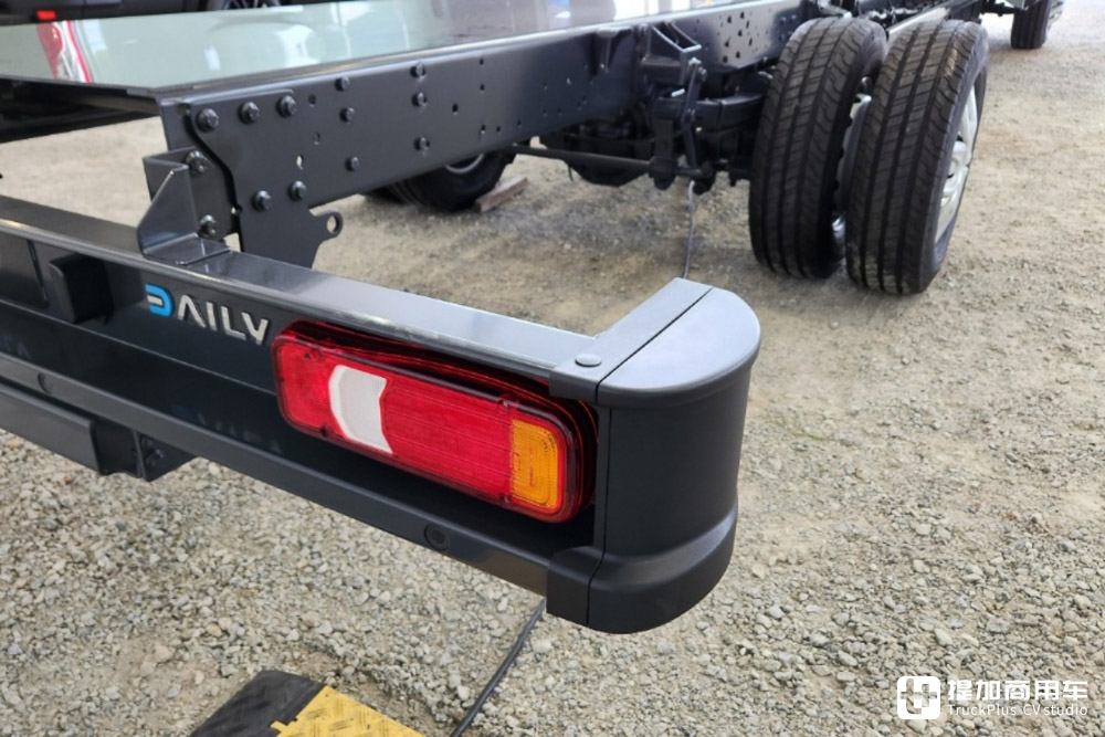 全新大屏内饰加持,智能安全水平大幅提升,带你看新一代依维柯Daily轻型商用车 - 第6张 - 提加商用车网 全新大屏内饰加持,智能安全水平大幅提升,带你看新一代依维柯Daily轻型商用车 - 第6张