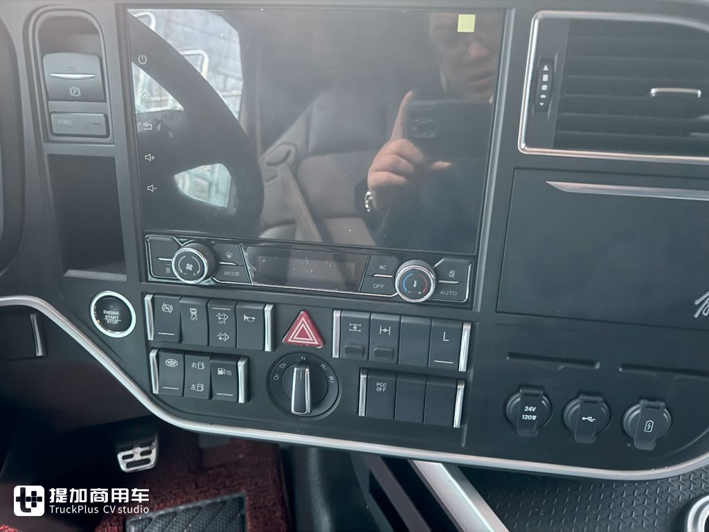 解放鹰途620马力的前四后八载货车亮相,实拍带你看配置有多强 - 第8张 - 提加商用车网 解放鹰途620马力的前四后八载货车亮相,实拍带你看配置有多强 - 第8张