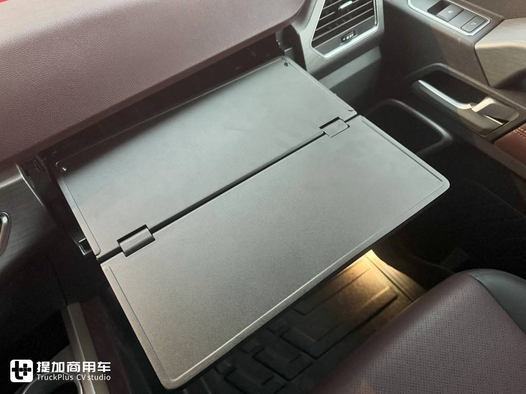 解放鹰途620马力的前四后八载货车亮相,实拍带你看配置有多强 - 第9张 - 提加商用车网 解放鹰途620马力的前四后八载货车亮相,实拍带你看配置有多强 - 第9张