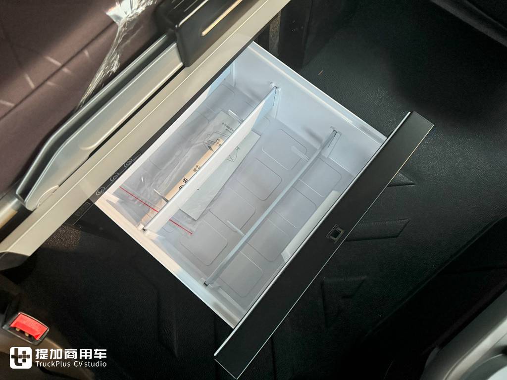 解放鹰途620马力的前四后八载货车亮相,实拍带你看配置有多强 - 第11张 - 提加商用车网 解放鹰途620马力的前四后八载货车亮相,实拍带你看配置有多强 - 第11张