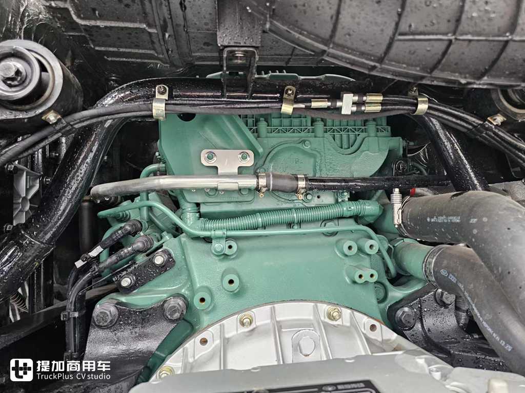 解放鹰途620马力的前四后八载货车亮相,实拍带你看配置有多强 - 第12张 - 提加商用车网 解放鹰途620马力的前四后八载货车亮相,实拍带你看配置有多强 - 第12张