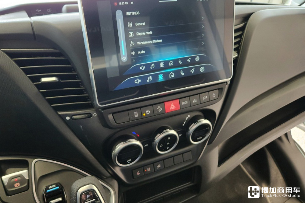 全新大屏内饰加持,智能安全水平大幅提升,带你看新一代依维柯Daily轻型商用车 - 第14张 - 提加商用车网 全新大屏内饰加持,智能安全水平大幅提升,带你看新一代依维柯Daily轻型商用车 - 第14张