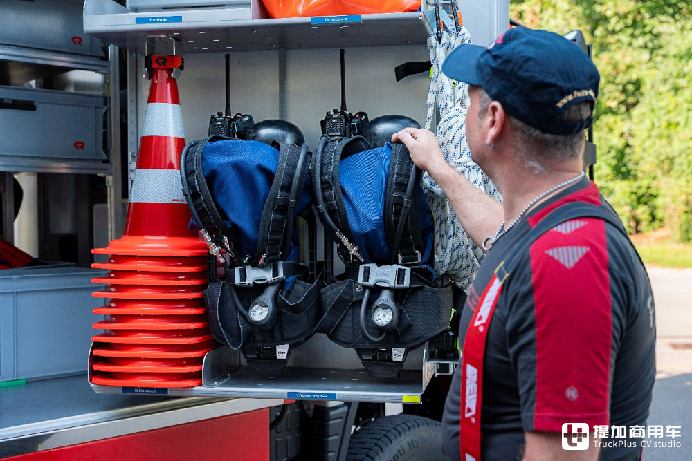 4x4全驱的日系轻卡,三菱Canter变身消防车 - 第14张 - 提加商用车网 4x4全驱的日系轻卡,三菱Canter变身消防车 - 第14张