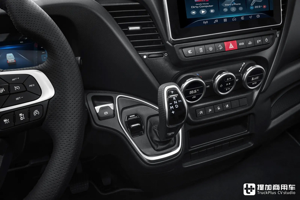 全新大屏内饰加持,智能安全水平大幅提升,带你看新一代依维柯Daily轻型商用车 - 第15张 - 提加商用车网 全新大屏内饰加持,智能安全水平大幅提升,带你看新一代依维柯Daily轻型商用车 - 第15张
