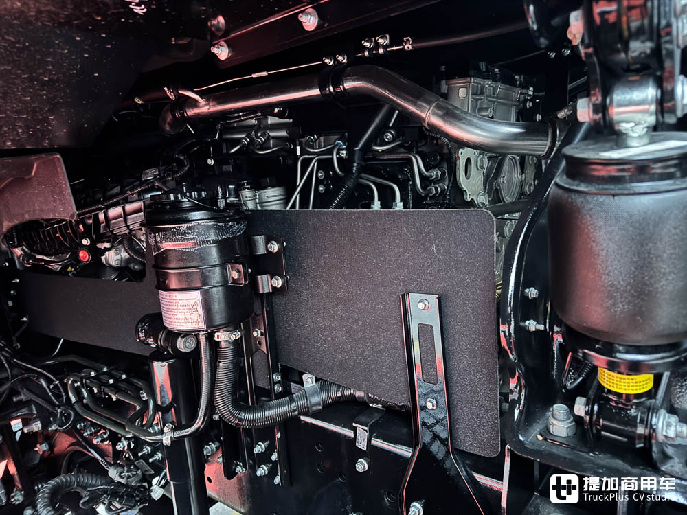 单车战力250吨,三车串联750吨!江淮跨越K7 6x6大件车亮相,带您看它的强悍实力 - 第15张 - 提加商用车网 单车战力250吨,三车串联750吨!江淮跨越K7 6x6大件车亮相,带您看它的强悍实力 - 第15张