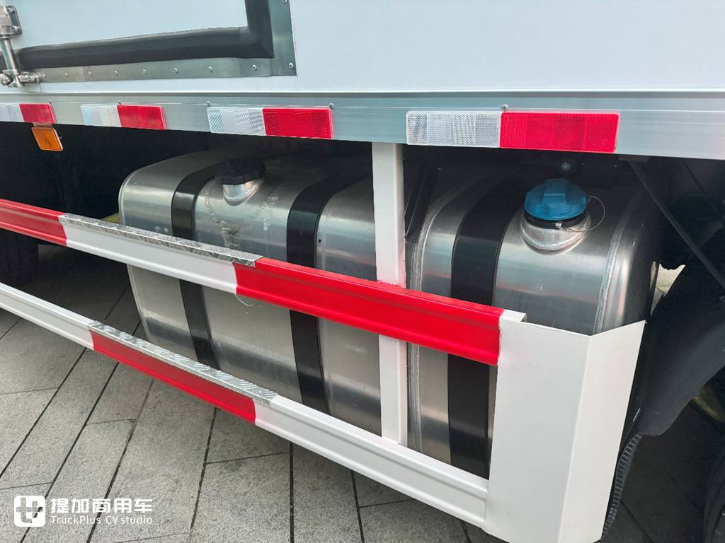 解放鹰途620马力的前四后八载货车亮相,实拍带你看配置有多强 - 第16张 - 提加商用车网 解放鹰途620马力的前四后八载货车亮相,实拍带你看配置有多强 - 第16张