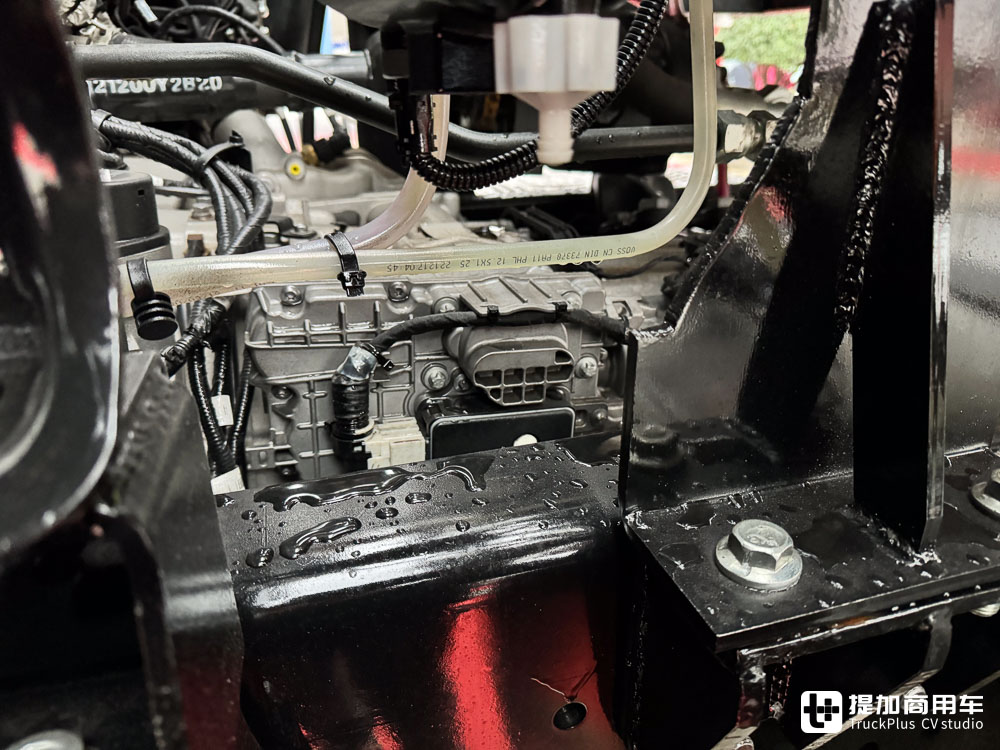 单车战力250吨,三车串联750吨!江淮跨越K7 6x6大件车亮相,带您看它的强悍实力 - 第18张 - 提加商用车网 单车战力250吨,三车串联750吨!江淮跨越K7 6x6大件车亮相,带您看它的强悍实力 - 第18张