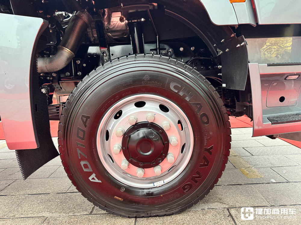 单车战力250吨,三车串联750吨!江淮跨越K7 6x6大件车亮相,带您看它的强悍实力 - 第20张 - 提加商用车网 单车战力250吨,三车串联750吨!江淮跨越K7 6x6大件车亮相,带您看它的强悍实力 - 第20张