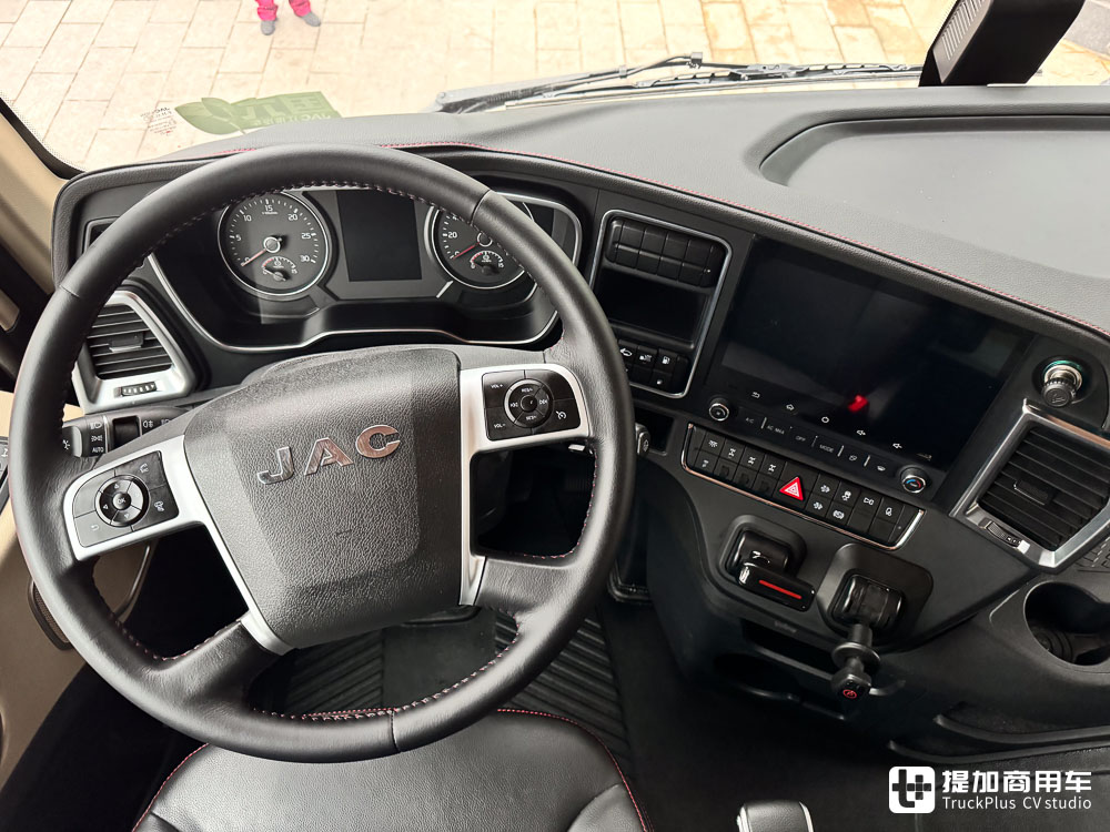 单车战力250吨,三车串联750吨!江淮跨越K7 6x6大件车亮相,带您看它的强悍实力 - 第27张 - 提加商用车网 单车战力250吨,三车串联750吨!江淮跨越K7 6x6大件车亮相,带您看它的强悍实力 - 第27张