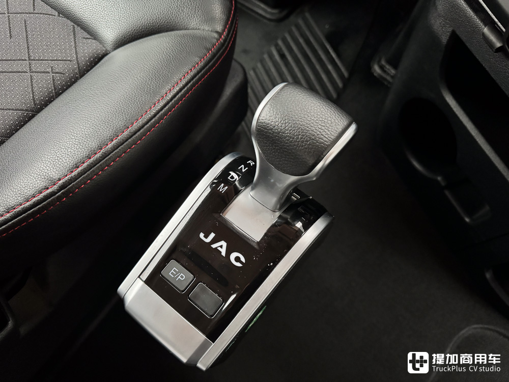 单车战力250吨,三车串联750吨!江淮跨越K7 6x6大件车亮相,带您看它的强悍实力 - 第29张 - 提加商用车网 单车战力250吨,三车串联750吨!江淮跨越K7 6x6大件车亮相,带您看它的强悍实力 - 第29张