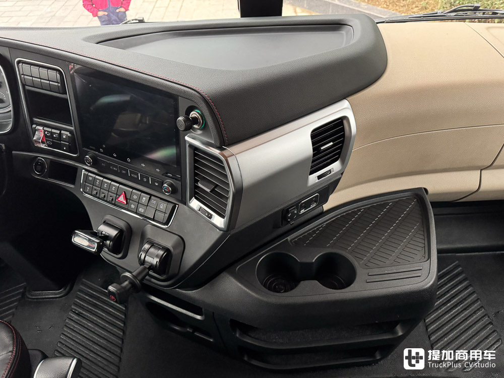 单车战力250吨,三车串联750吨!江淮跨越K7 6x6大件车亮相,带您看它的强悍实力 - 第30张 - 提加商用车网 单车战力250吨,三车串联750吨!江淮跨越K7 6x6大件车亮相,带您看它的强悍实力 - 第30张