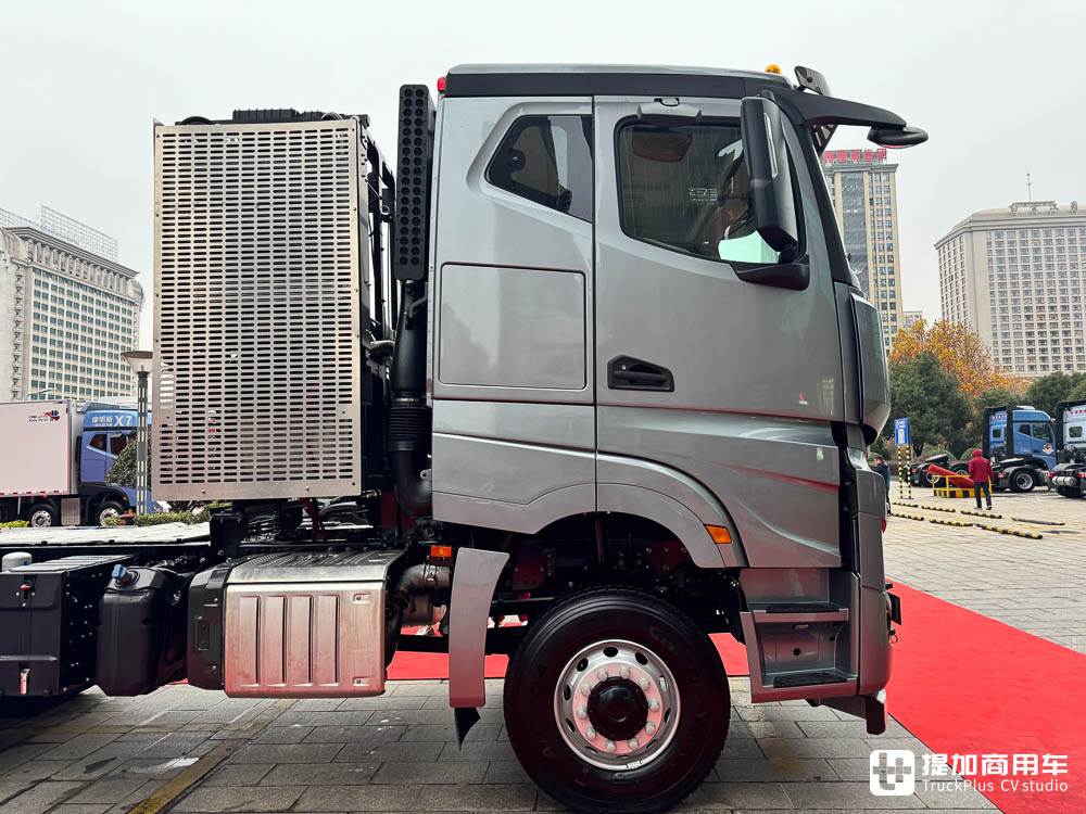 单车战力250吨,三车串联750吨!江淮跨越K7 6x6大件车亮相,带您看它的强悍实力 - 第34张 - 提加商用车网 单车战力250吨,三车串联750吨!江淮跨越K7 6x6大件车亮相,带您看它的强悍实力 - 第34张