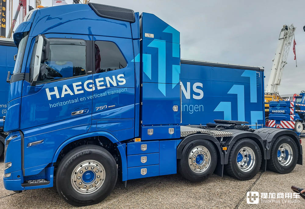 细节狂魔!8x4驱动750匹马力,带你看一台配置精致的沃尔沃FH 16大件车 - 第12张 - 提加商用车网 细节狂魔!8x4驱动750匹马力,带你看一台配置精致的沃尔沃FH 16大件车 - 第12张