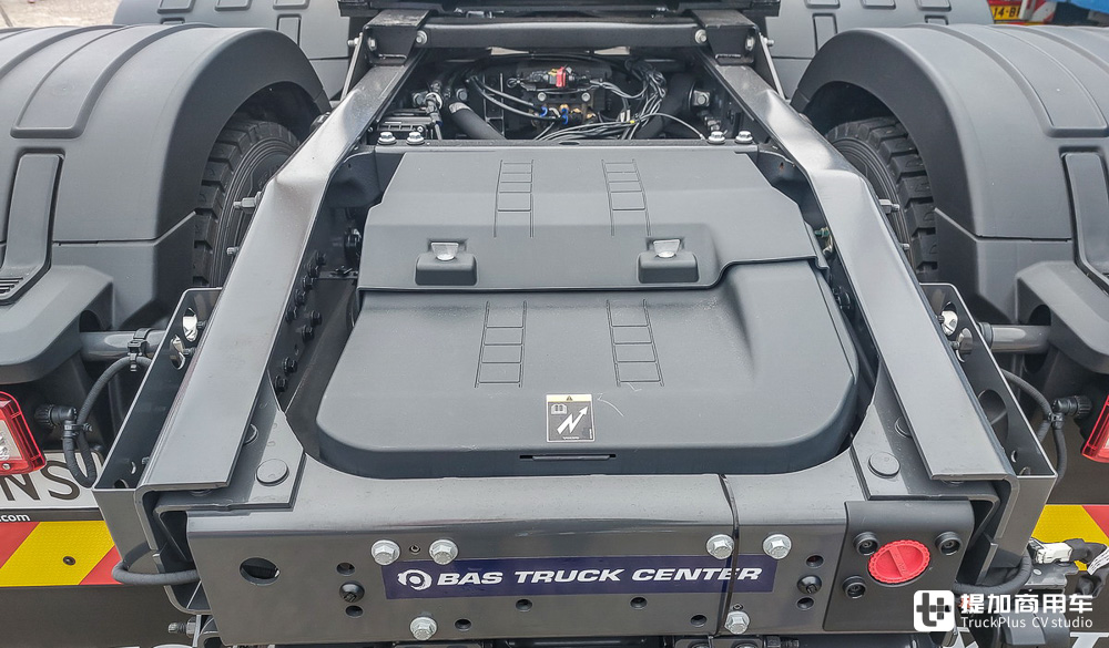 细节狂魔!8x4驱动750匹马力,带你看一台配置精致的沃尔沃FH 16大件车 - 第21张 - 提加商用车网 细节狂魔!8x4驱动750匹马力,带你看一台配置精致的沃尔沃FH 16大件车 - 第21张