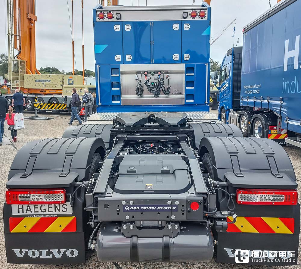 细节狂魔!8x4驱动750匹马力,带你看一台配置精致的沃尔沃FH 16大件车 - 第22张 - 提加商用车网 细节狂魔!8x4驱动750匹马力,带你看一台配置精致的沃尔沃FH 16大件车 - 第22张