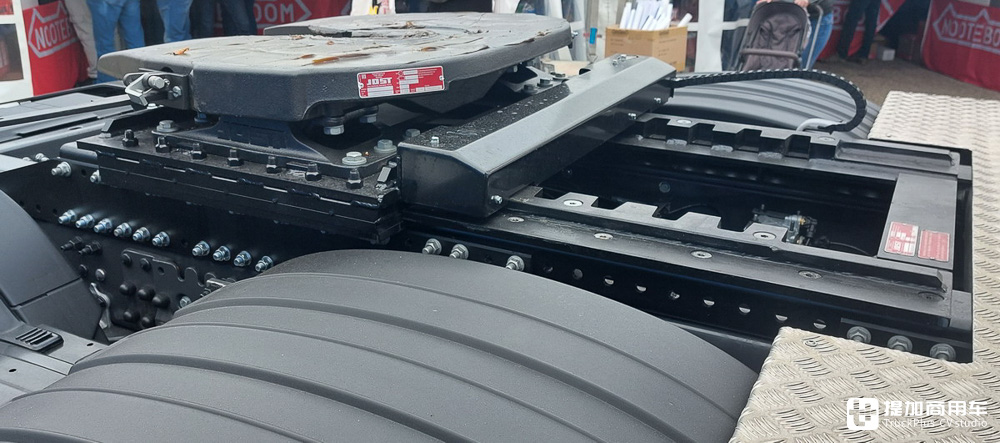 细节狂魔!8x4驱动750匹马力,带你看一台配置精致的沃尔沃FH 16大件车 - 第23张 - 提加商用车网 细节狂魔!8x4驱动750匹马力,带你看一台配置精致的沃尔沃FH 16大件车 - 第23张