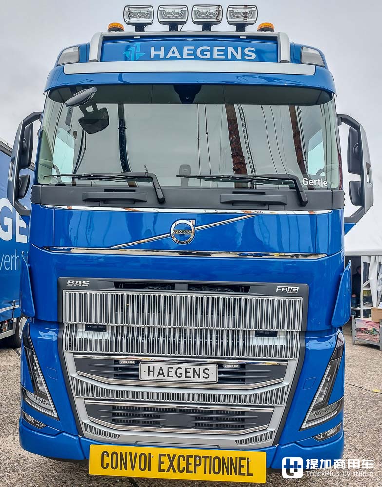 细节狂魔!8x4驱动750匹马力,带你看一台配置精致的沃尔沃FH 16大件车 - 第3张 - 提加商用车网 细节狂魔!8x4驱动750匹马力,带你看一台配置精致的沃尔沃FH 16大件车 - 第3张