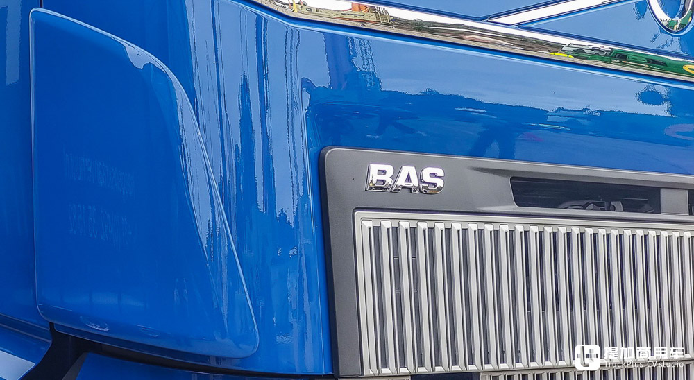 细节狂魔!8x4驱动750匹马力,带你看一台配置精致的沃尔沃FH 16大件车 - 第4张 - 提加商用车网 细节狂魔!8x4驱动750匹马力,带你看一台配置精致的沃尔沃FH 16大件车 - 第4张