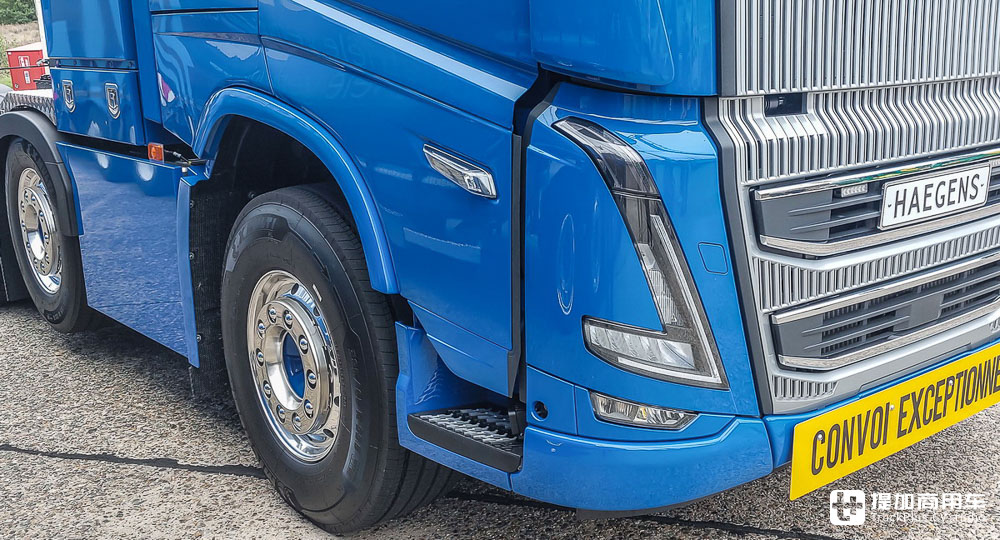 细节狂魔!8x4驱动750匹马力,带你看一台配置精致的沃尔沃FH 16大件车 - 第5张 - 提加商用车网 细节狂魔!8x4驱动750匹马力,带你看一台配置精致的沃尔沃FH 16大件车 - 第5张