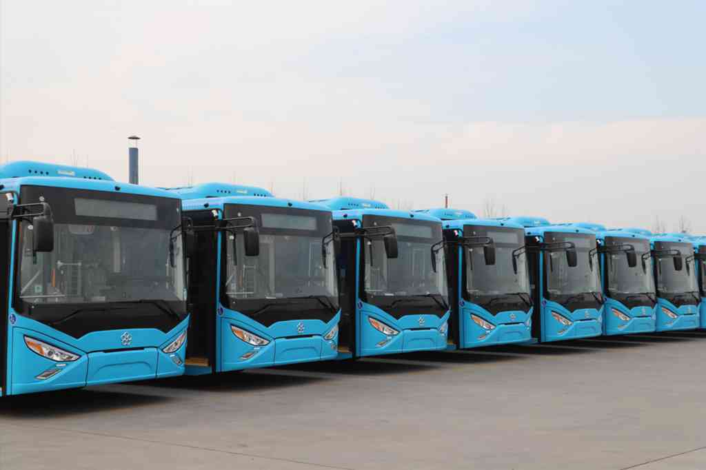 “沂”路相伴 温暖同行 百辆格力钛暖橙巴士临沂暖心上线 - 第6张