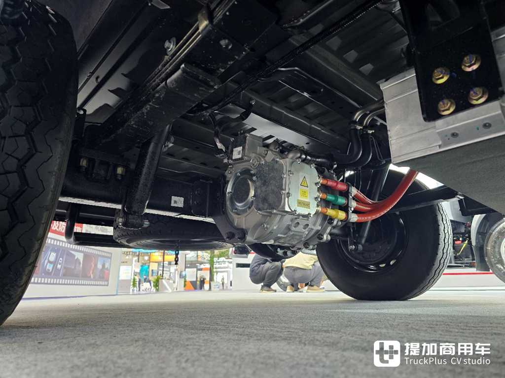 东风推出全新电动VAN东风御风V9E,动静态评测带您全方位了解它 - 第8张 - 提加商用车网 东风推出全新电动VAN东风御风V9E,动静态评测带您全方位了解它 - 第8张