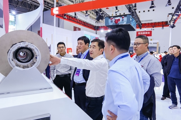 闪耀2023中国国际商用车展,康迈“从心出发 向新而行” - 第3张 - 提加商用车网 闪耀2023中国国际商用车展,康迈“从心出发 向新而行” - 第3张