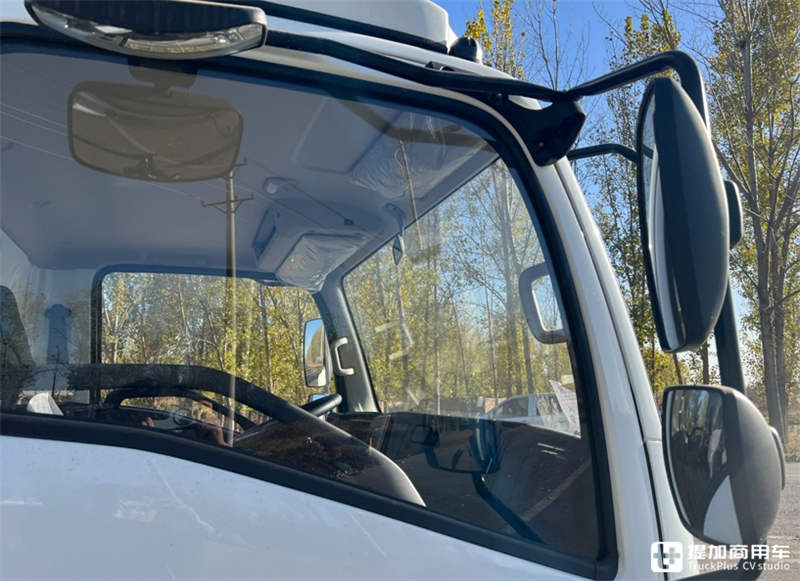 针对国内市场研发,高端轻卡江西五十铃翼放EM来袭 - 第4张 - 提加商用车网 针对国内市场研发,高端轻卡江西五十铃翼放EM来袭 - 第4张