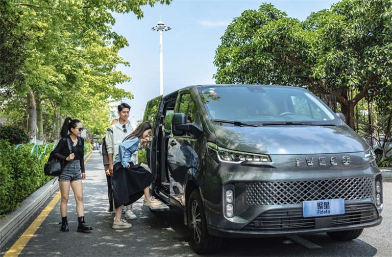 依维柯聚星荣获“赢未来·年轻人喜爱的高效先锋轻客”奖! - 第2张 - 提加商用车网 依维柯聚星荣获“赢未来·年轻人喜爱的高效先锋轻客”奖! - 第2张