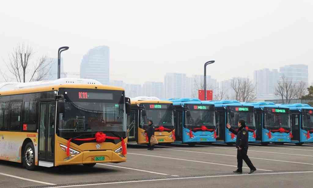 “沂”路相伴 温暖同行 百辆格力钛暖橙巴士临沂暖心上线 - 第2张