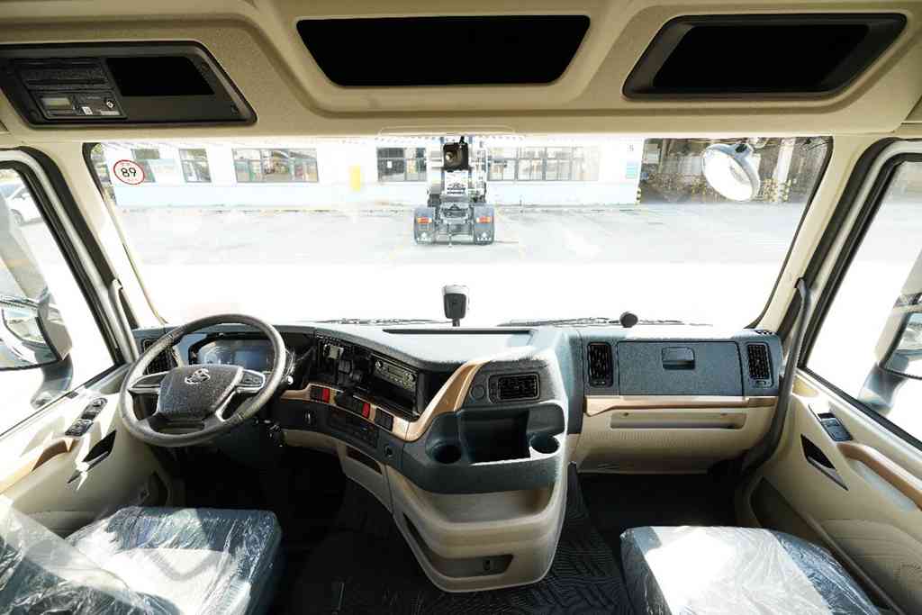 科技引领,高效创收,乘龙H7牵引车摘得长途运输创富车型大奖 - 第6张 - 提加商用车网 科技引领,高效创收,乘龙H7牵引车摘得长途运输创富车型大奖 - 第6张