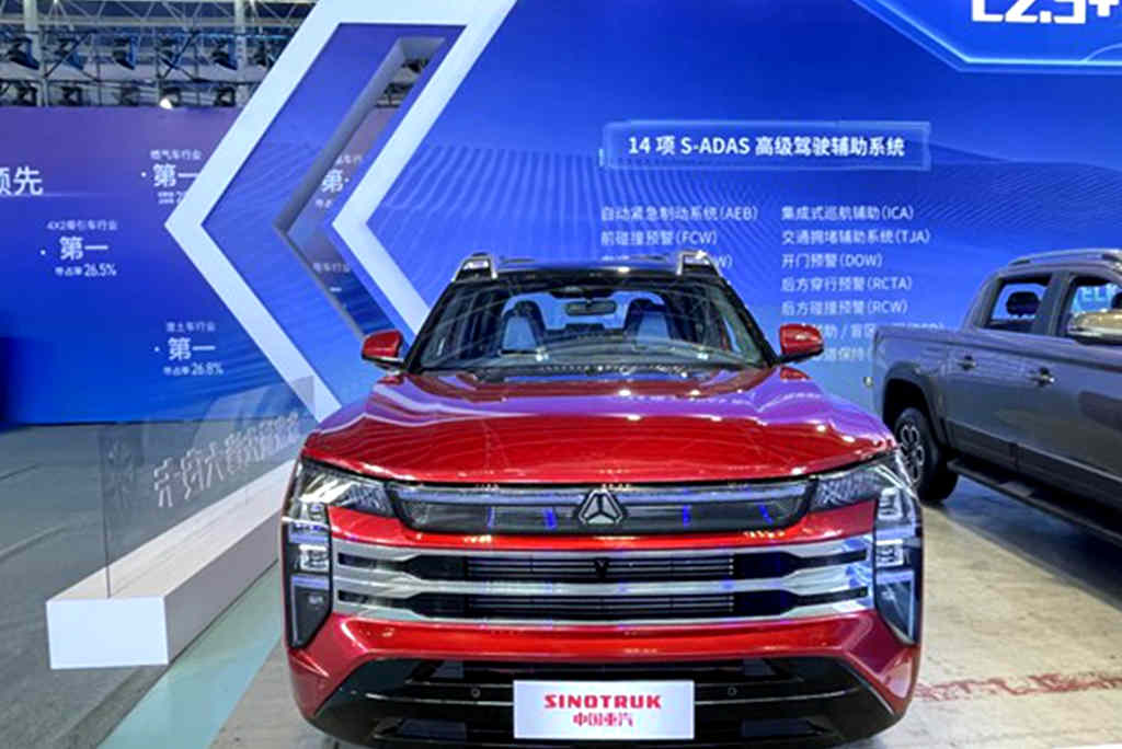 未来派先锋大皮卡先锋官F16亮相中国重汽2024年合作伙伴大会