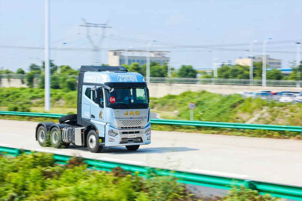 喜报丨江淮重卡荣获2023快递供应商大奖！