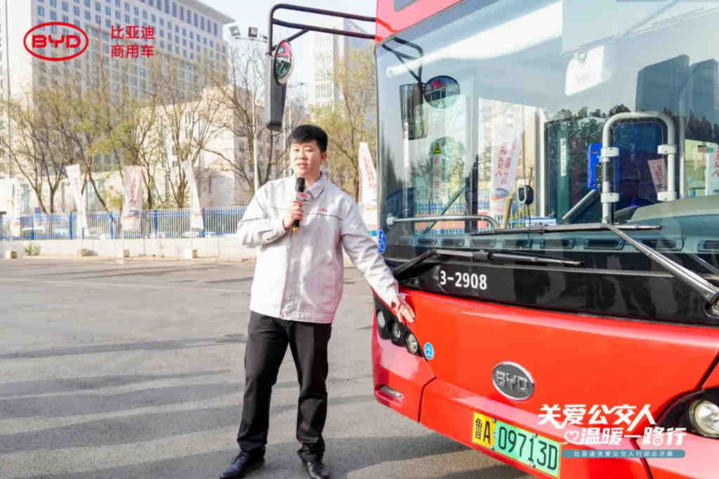 恰逢冬时，暖心护航：比亚迪温情致敬“城市摆渡者”
