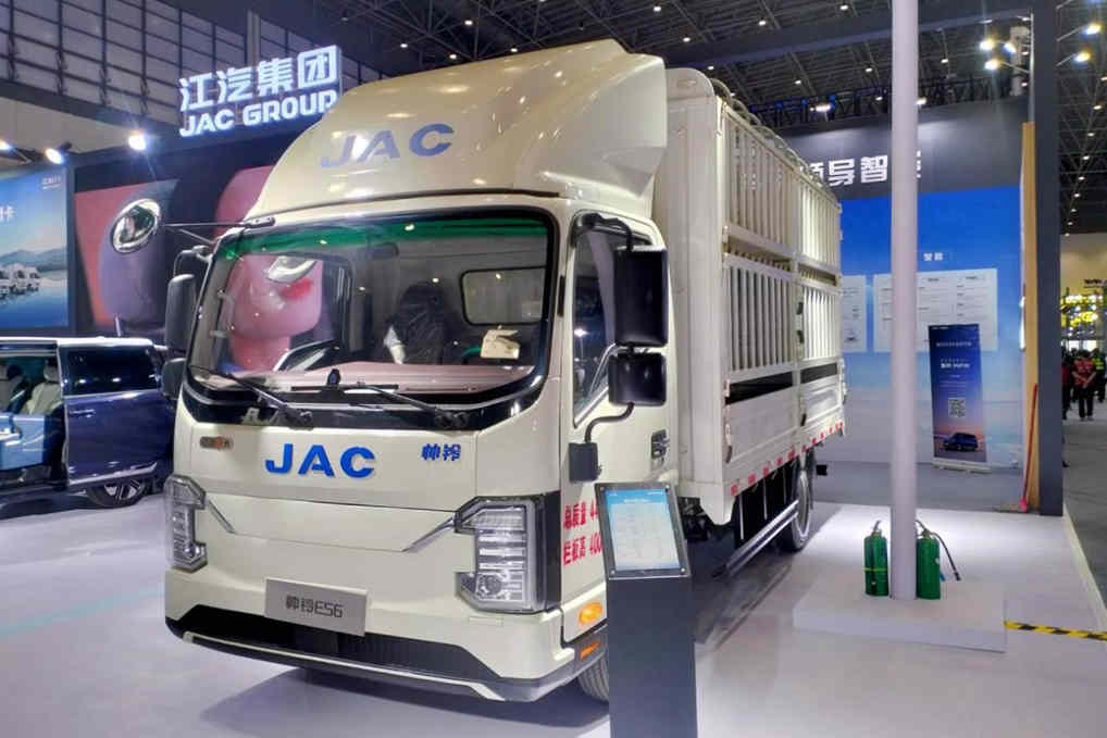 绿动未来 江淮1卡携帅铃ES6、恺达EX6亮相海口新能源车展！