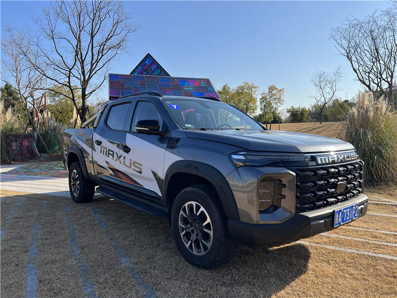 越野“悍将”上汽大通星际H锋芒来袭 向你发出心动信号 - 第1张 - 提加商用车网 越野“悍将”上汽大通星际H锋芒来袭 向你发出心动信号 - 第1张